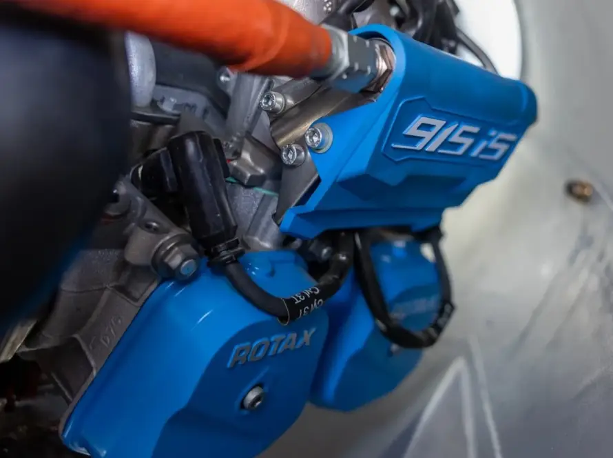 Silnik Rotax 915 iS w AT-6